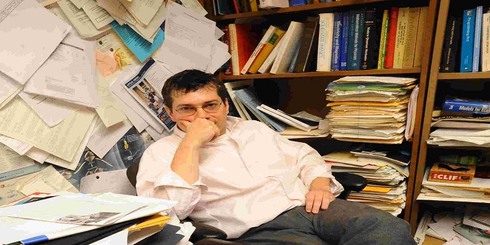Kadrolu Üniversite Profesörü Kadrolu Üniversite Profesörü