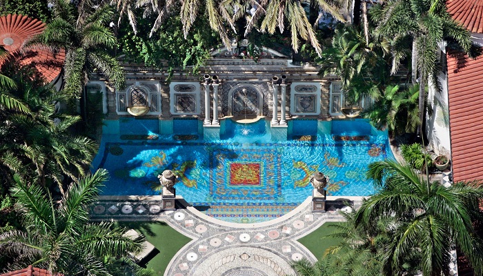 Gianni Versace'nin Altın Çizgili Havuzu
