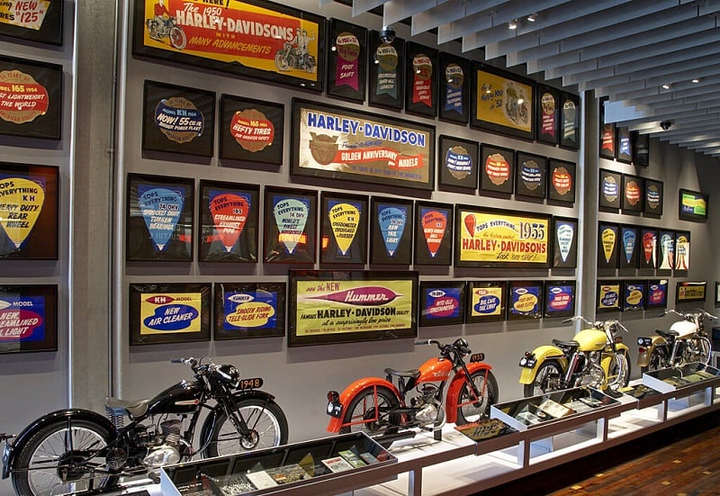 Harley Davidson şirketinin kendine ait bir müzesi, restoranı ve fan kulübü bulunuyor.