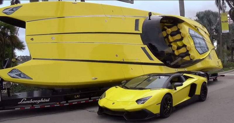 Lamborghini Aventador’un bir teknesi de var.