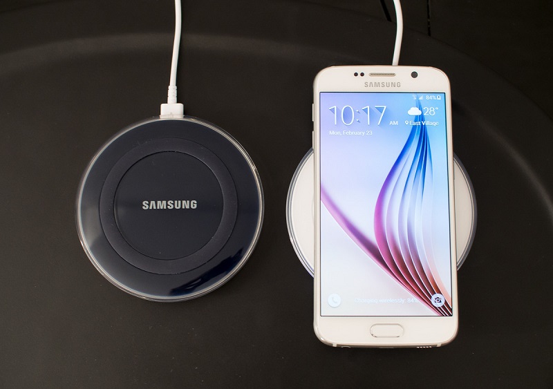 Samsung Galaxy S6 kablosuz şarj edilebilme özelliğinde üretilmiş.
