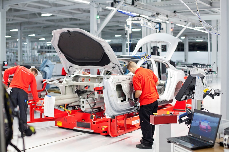Model S’in kendi kendini ayarlayabilen bir süspansiyon sistemi olduğunu biliyor muydunuz