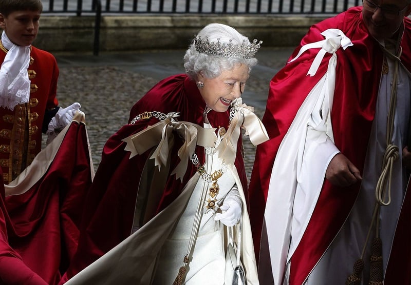 II. Elizabeth, 600’den fazla vakfın ve kuruluşun velinimeti!