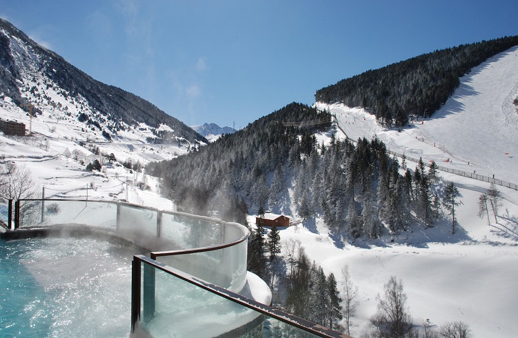 Pirene Dağları’nda Mükemmel Bir Konaklama Merkezi: “Sport Hotel Hermitage&Spa”