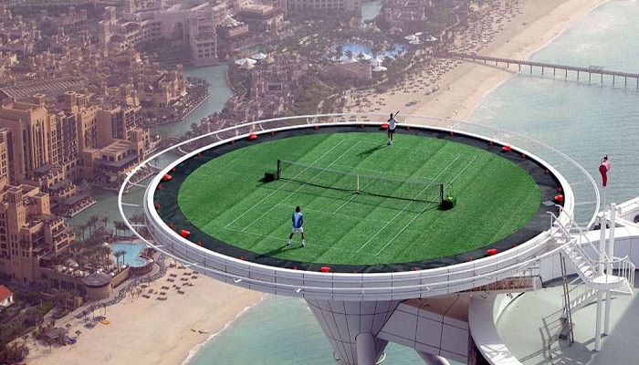 Burj Al Arab'ın Gökyüzündeki Kortunda Tenis Oynamak