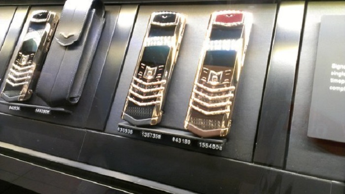 Evlerimizden veya Arabalarımızdan Daha Pahalı Cep Telefonları Satın Alırlar