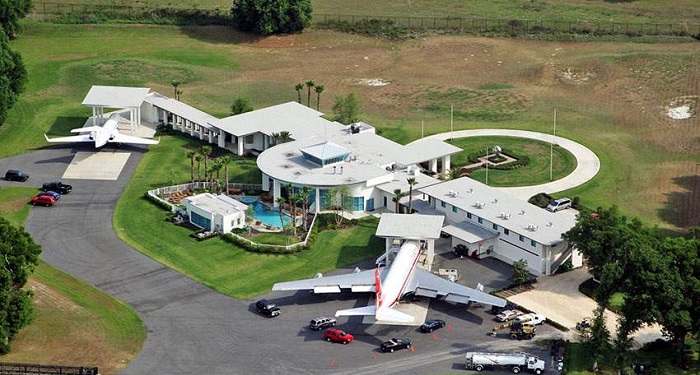 Fly In Home - Florida/John Travolta