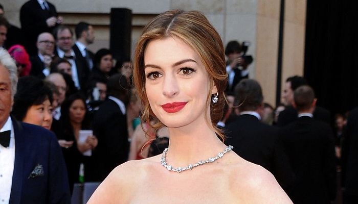 Anne Hathaway - Tiffany & Co. Elmas Gerdanlık, Yüzük ve Küpeler