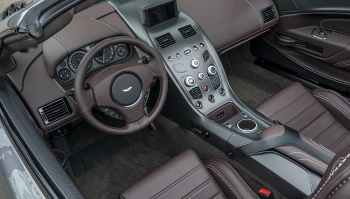 İki Temalı İç Mekanıyla Yeni Vantage GT12 Roadster