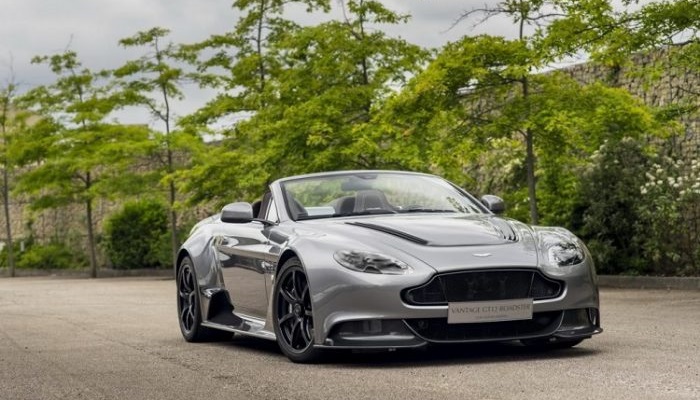 Ustaca Meydana Getirilmiş Bir Aston Martin Modeli