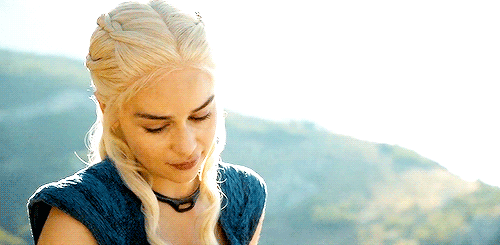 Sıkma Canını Emilia Clarke de Kısa Ama Bak Ne Kadar Güzel