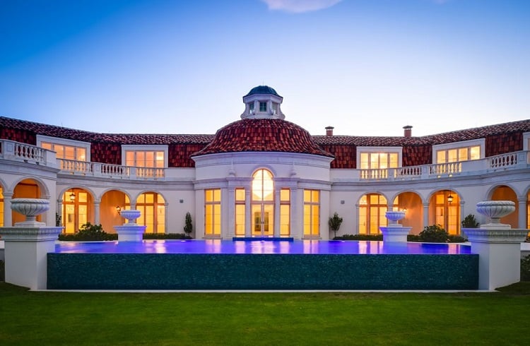 Astronomik Fiyat Etiketiyle Büyüleyici Bir Sahil Evi: “Palm Beach Villa” Astronomik Fiyat Etiketiyle Büyüleyici Bir Sahil Evi: “Palm Beach Villa”