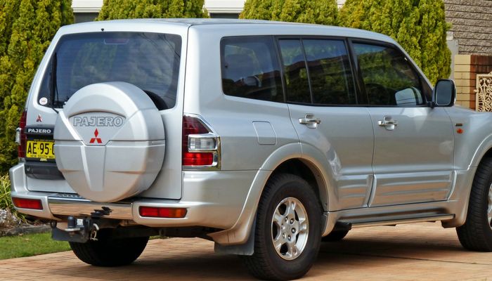 Mitsubishi Pajero Arka Görünümü