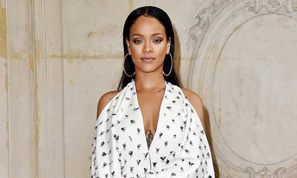 Rihanna ve Şekilde Şekile Soktuğu Saçları