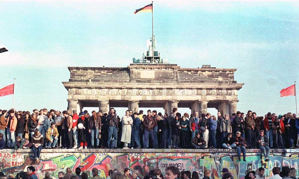 Berlin Duvarı Yıkımı - Hangi Tarihte ve Nasıl Yıkılmıştır?