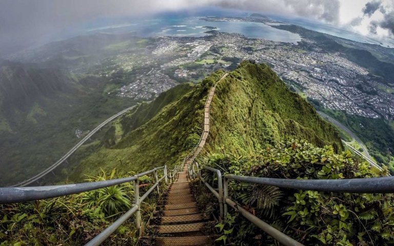 Dünyanın En Uzun ve Ünlü Merdivenleri: Baş Dönmesi Yaşamaya Hazır Olun!