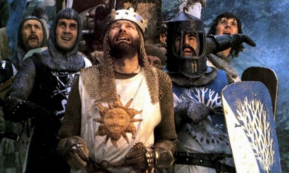 En İyi 90 Tarihi Film Listesi  Tarihi-savas-filmleri-monty-python-ve-kutsal-kase-monty-python-and-the-holy-grail