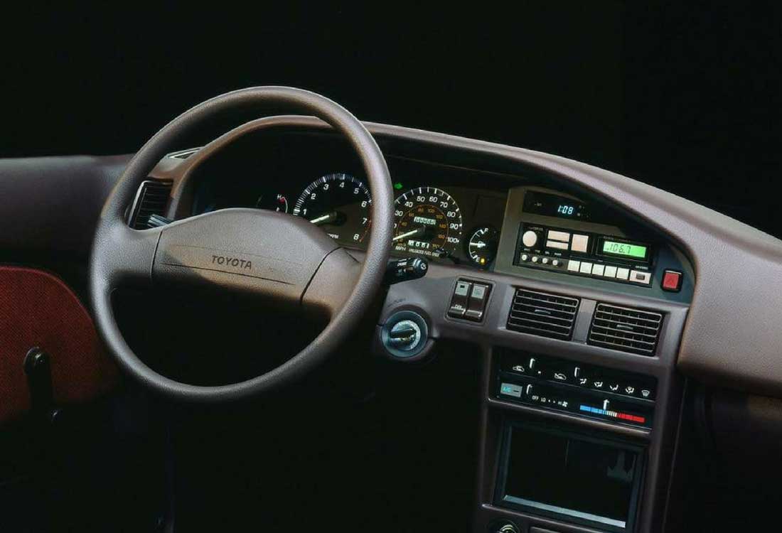 Toyota Corolla Fotograflari Ilk Uretimden Son Uretime Kadar Tarihsel Liste 1987 E90 Ic Gorunumu