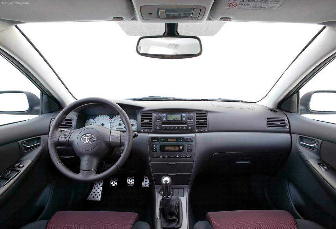 Toyota Corolla Fotograflari Ilk Uretimden Son Uretime Kadar Tarihsel Liste 2000 E120 Ic Gorunumu