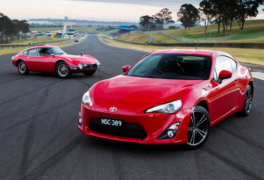 Eski Ve Yeni Modelleriyle Araba Fotografi Toyota Gt