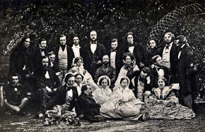 Charles Dickens Ailesi ve Arkadaşları;