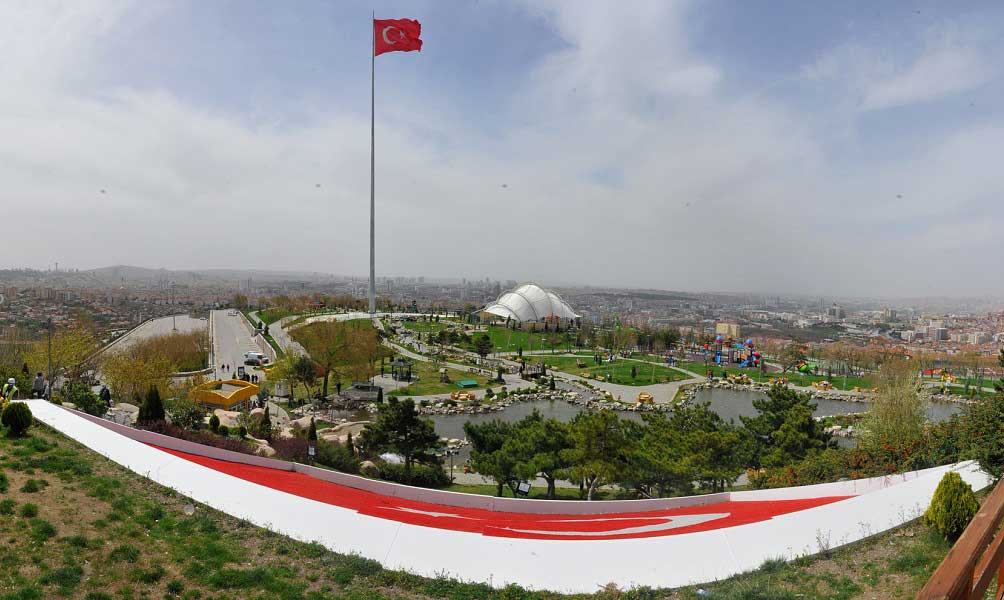 En Yüksekte Dalgalanan Türk Bayrağı