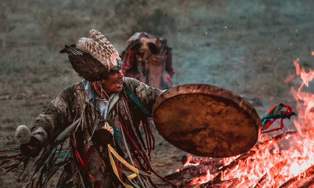 Şamanizm: Ayinler ve Şaman Giysileri – Kıyafetleri