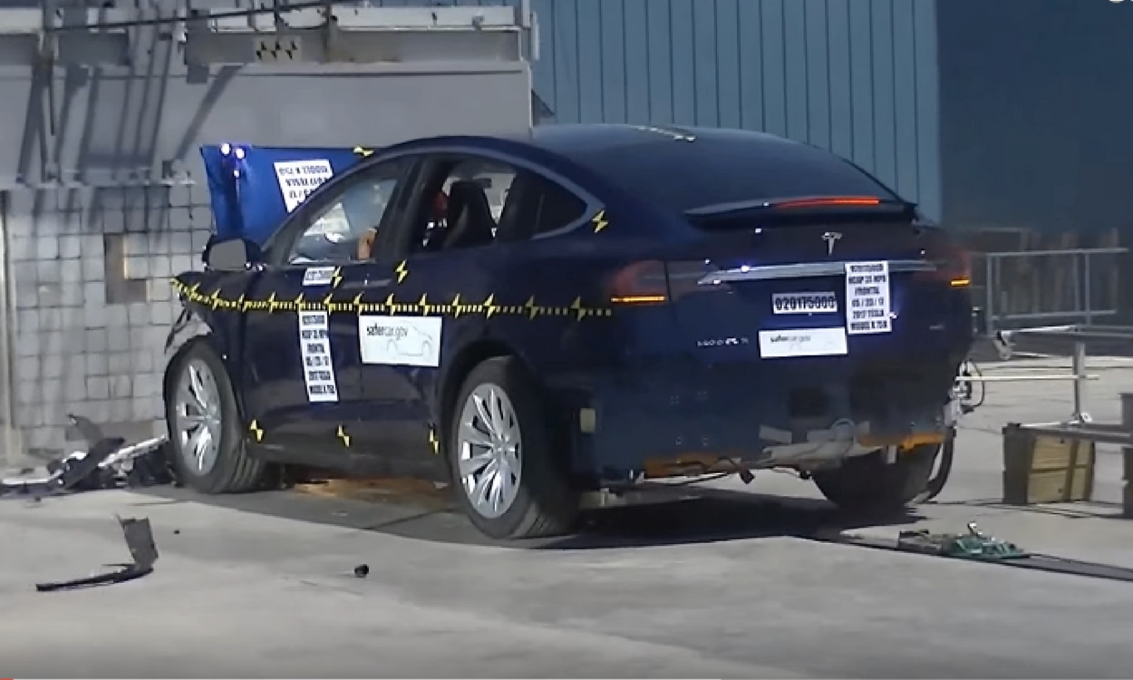 Tesla Model X'in Çığır Açan Çarpma Testi!