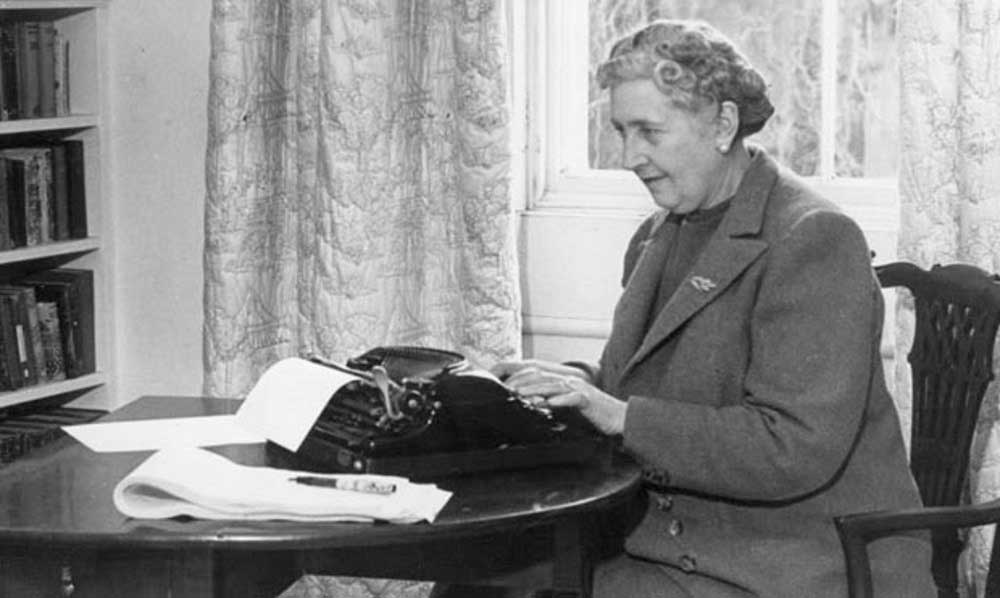 Agatha Christie: Elmadan İlham Alan Gizem Dehası