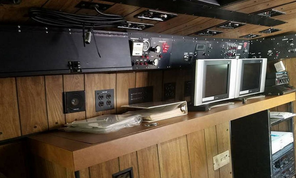 Ekipmanlari Sokulmeden Satilan Eski Dodge Ram Van Fbi Kamyoneti Radyo Radar Dolap Ekipmani