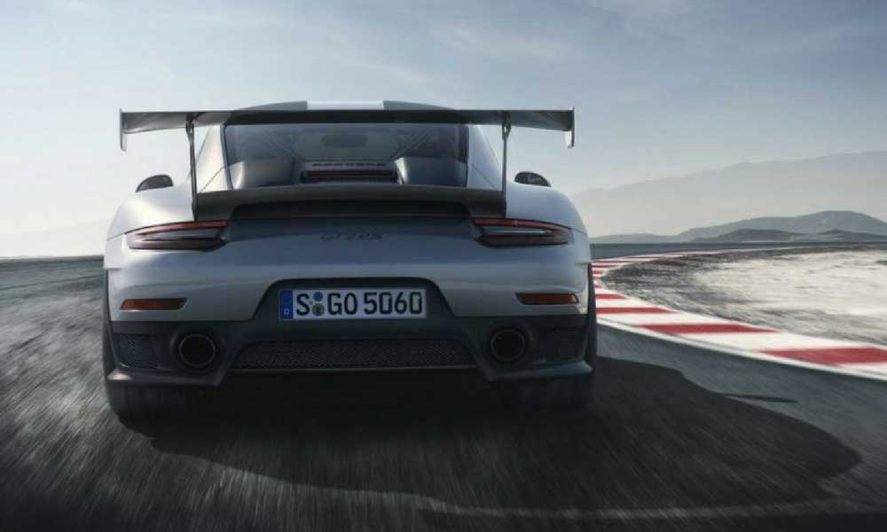 Porsche Yeni Gt2 Rs Modeli Ile Rakiplerine Korku Salmaya Geliyor Arka Gorunum