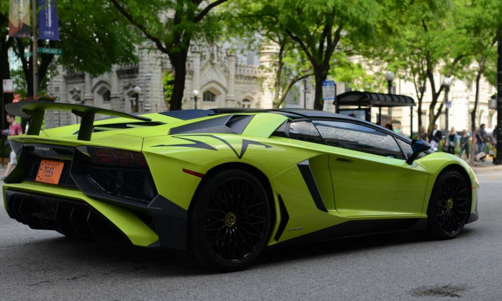 Super Zenginden Satilik 2 Milyon Dolar Degerinde Lamborghini Seti Satilik Aventador Yesil Arka Gorunumu