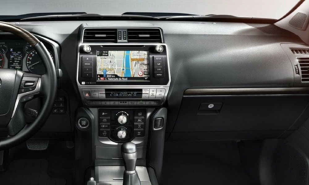 2018 Yeni Toyota Land Cruiser Prado Arazilerin Cilgin Suv U Frankfurt Fuari Nda Multi Medya Ekrani Orta Konsol