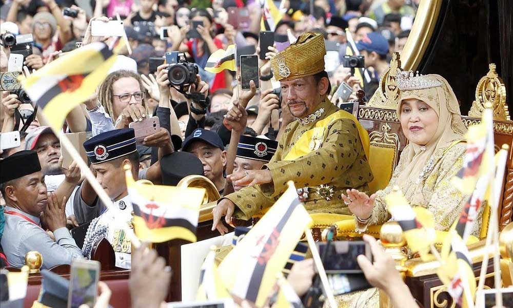 Brunei Sultanı tahta çıkışının 50. yılını kutluyor