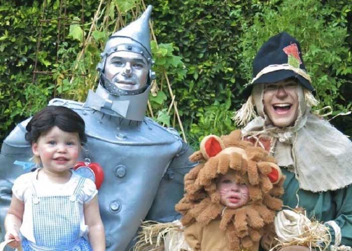 Harris ve Burtka ailesi Oz Büyücüsü kostümü