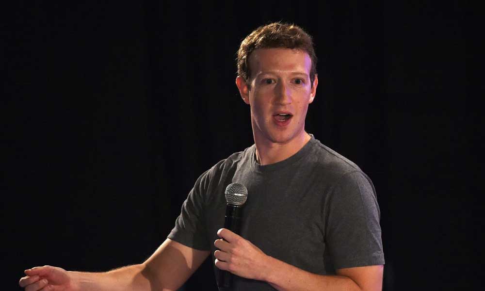 Mrak Zuckerberg ve gri tişörtü