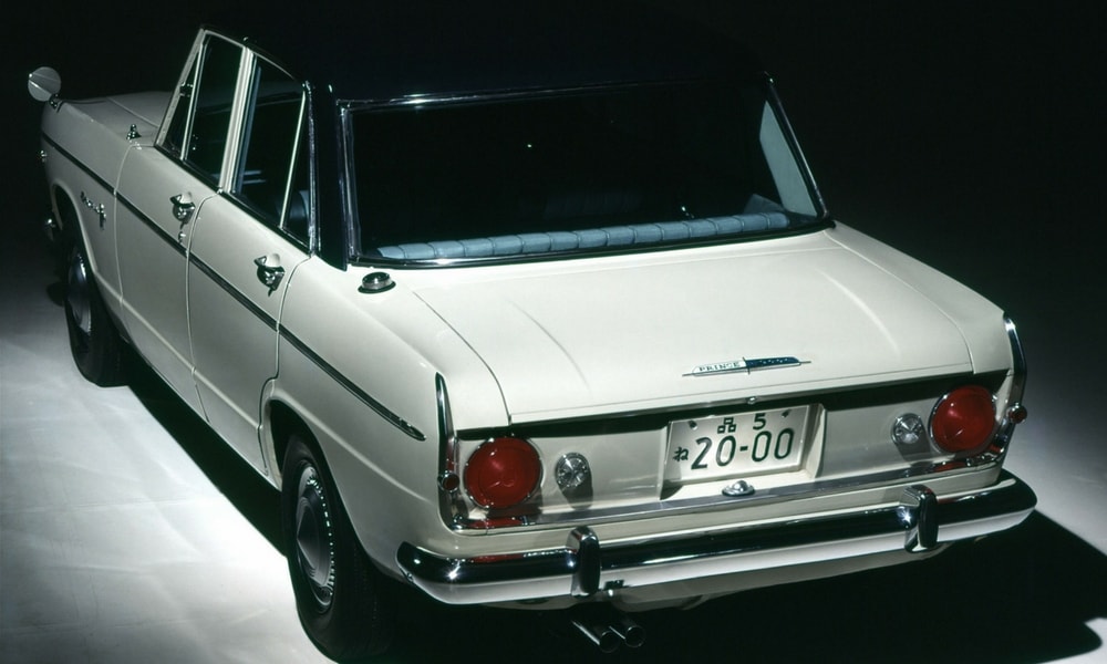 Nissan Skyline Gt R Fotograflari Ilk Uretimden Son Modele Kadar Tarihsel Liste 1965 Ikinci Nesil Arka Gorunum