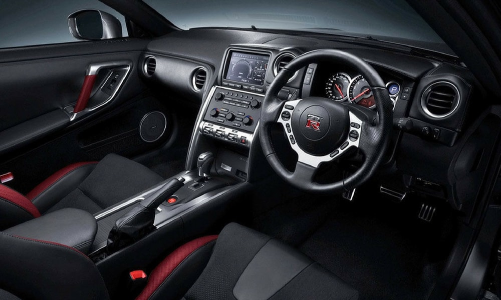 Nissan Skyline Gt R Fotograflari Ilk Uretimden Son Modele Kadar Tarihsel Liste R35 Kokpit Yapisi