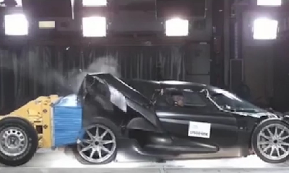 Koenigsegg Hiper Arabasi Regera Yi Carpisma Testine Soktu