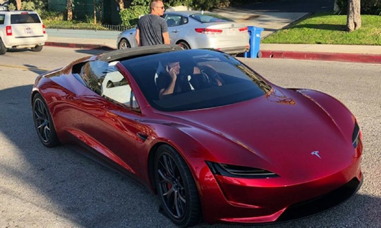Tesla’nın İlk Defa Yola Çıkarttığı Roadster Prototipi Yolda Kaldı!