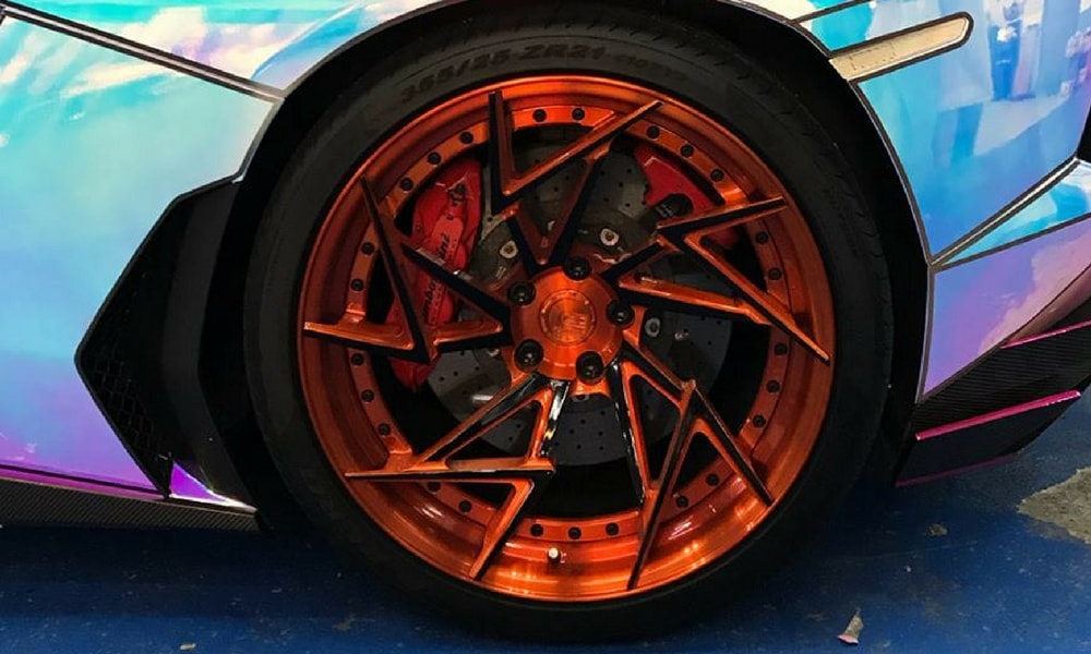 Dreams Factory Nin Lamborghini Aventador Sv Si Hologram Wrap Giydirilmesiyle Sira Disi Gozukuyor Jant