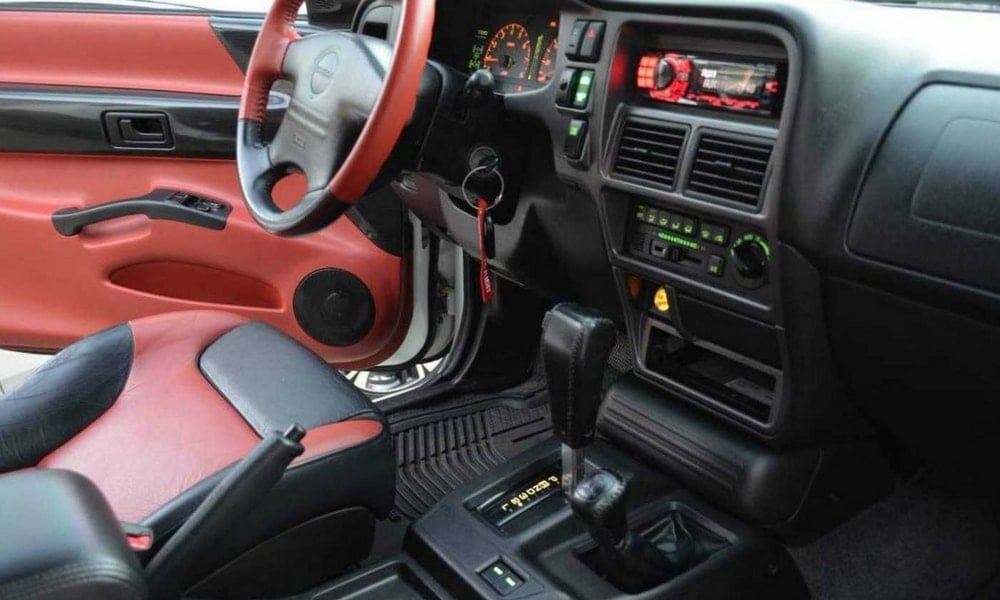 2001 Isuzu Vcross Iron Man İç Mekanı