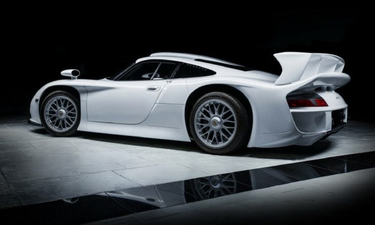 Alman Porsche’nin Unutulmuş En Sert Aracı: “911 GT1 Strassenversion”