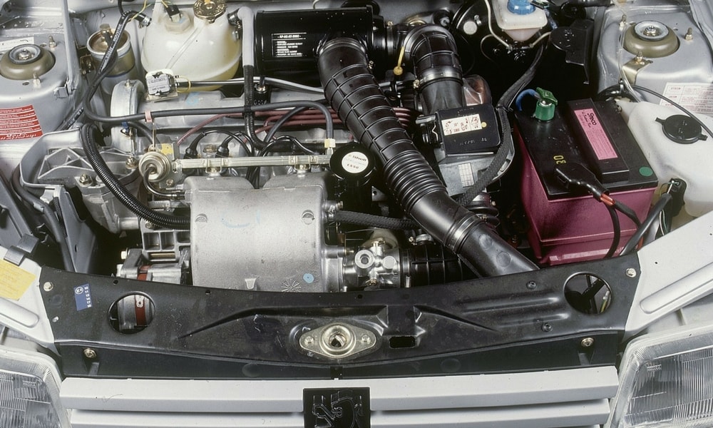Zırhlı Peugeot 205 GTI Motoru