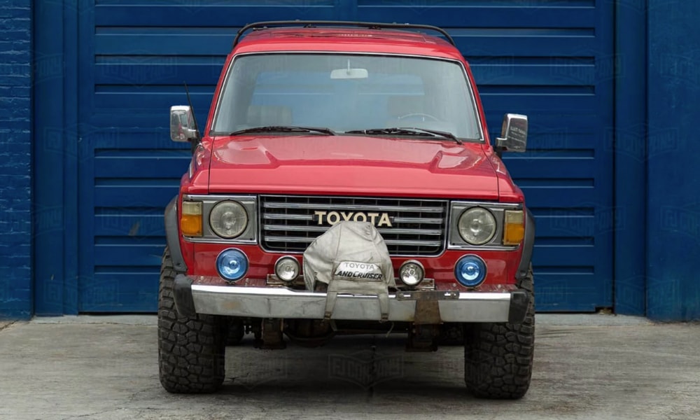 1986 Land Cruiser Gordugu Restore Ile Tarihte Yolculuk Yapmis Kirmizi On