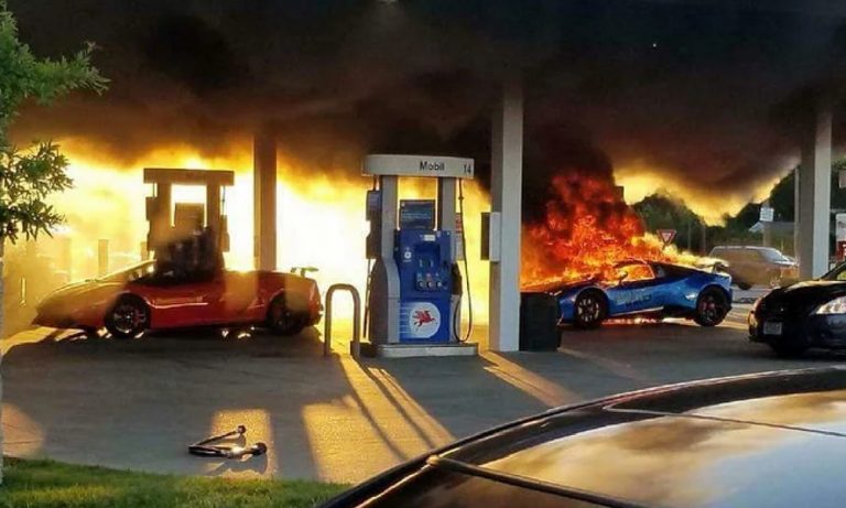 Amerika’daki Bir Benzin İstasyonunda Lamborghini Huracan’ın Yanarak Kül Olduğu Anlar!
