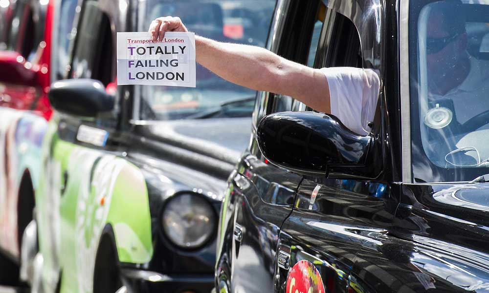 London Cabbie Group Action Uber'e Karşı Harekete Geçti 