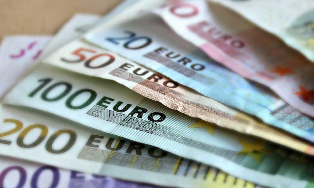 Euro ve Sterlin de Düşüyor