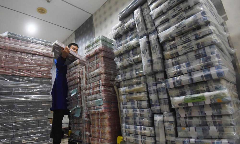 Endonezya Rupisi Merkez Bankasını Harekete Geçirdi 