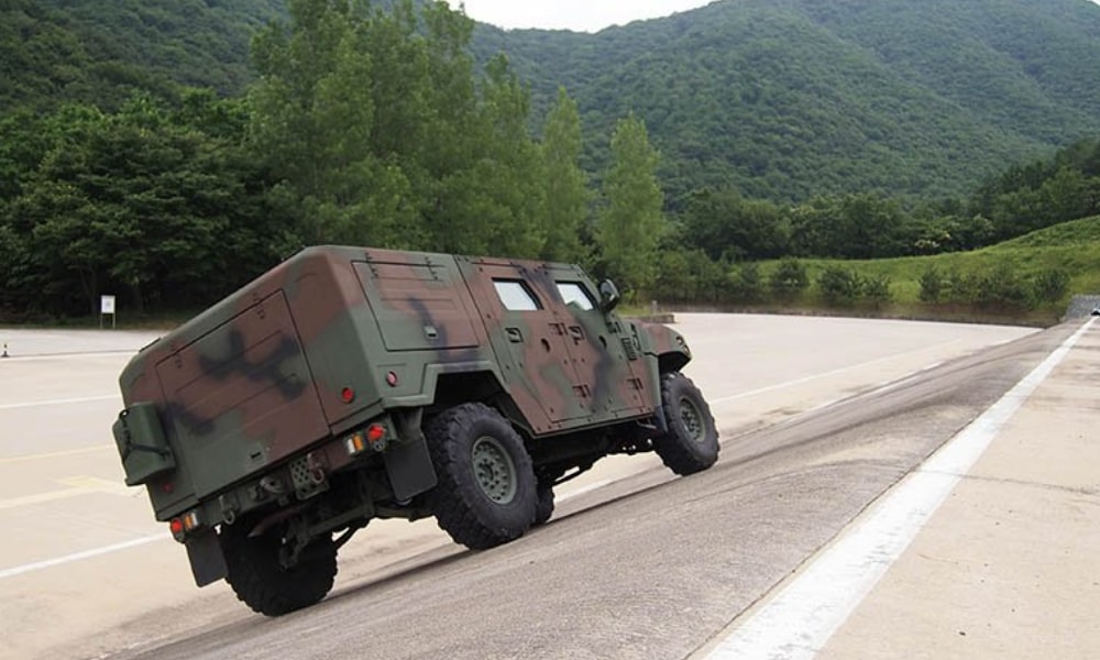 Kia Light Tactical Vehicle Askeri Araç Yana Yatış